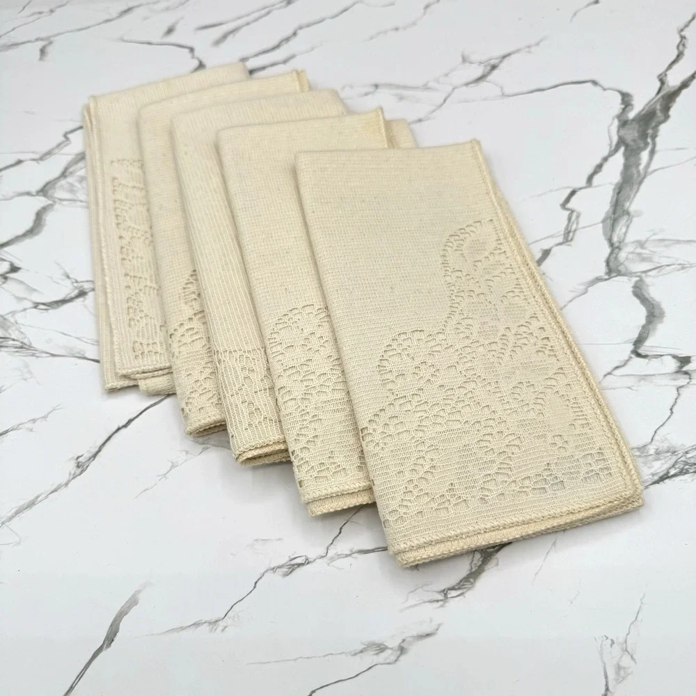 Vintage Quaker Lace Napkins Set of 5 Permanent Press Soil Release Cutwork Corner